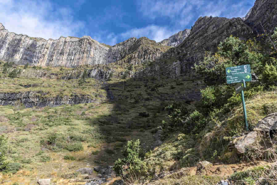 Huesca - parque nacional de Ordesa y Monte Perdido - valle de Ordesa 104 - circo de Carriata.jpg